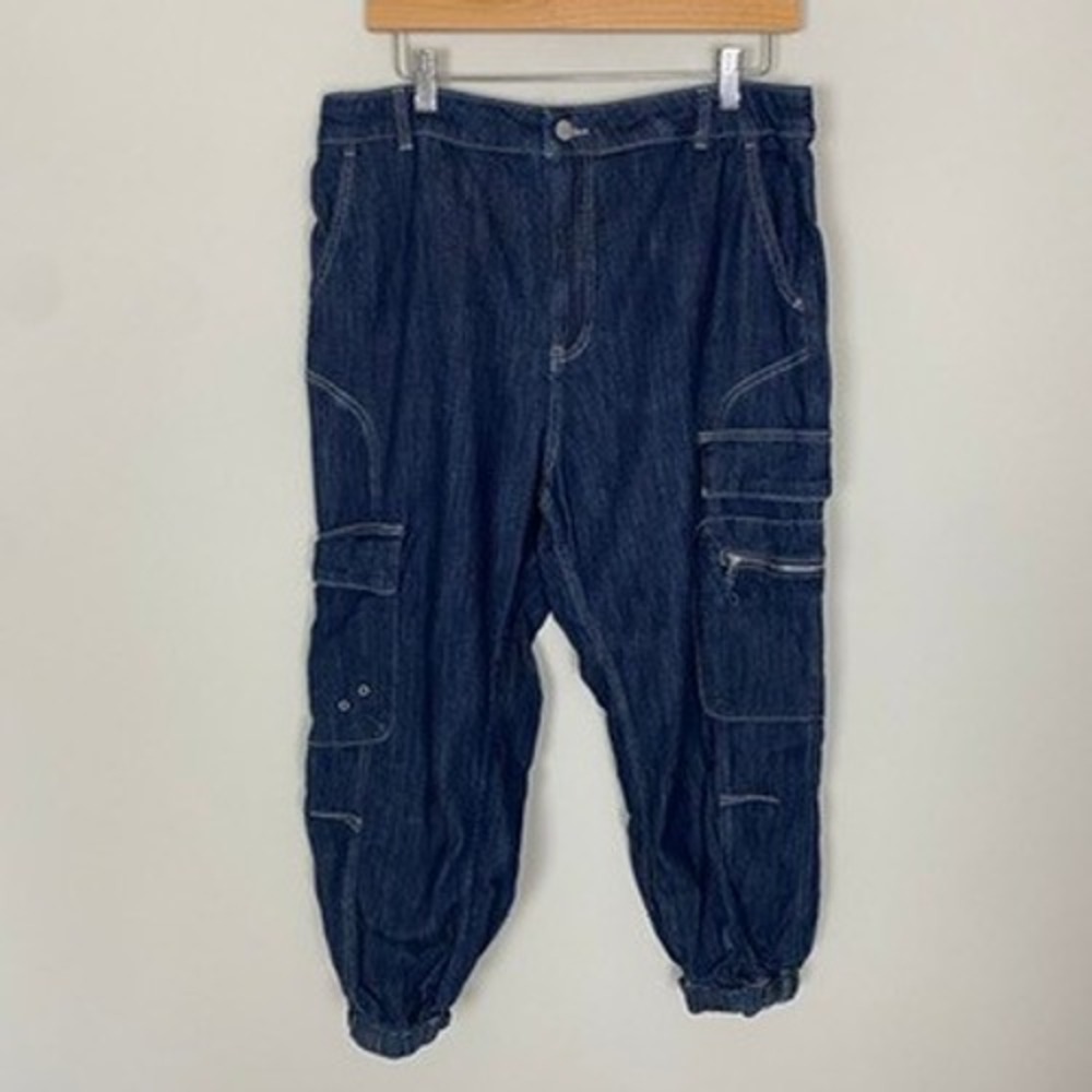 Pilcro Seamed Sport Low Rise Cargo Jeans Dark Wash Jogger Style Women's Size 31P - Picture 2 of 9